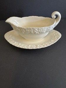 Wedgwood Gravy Boat With Under Dish 2 Pieces Queen’s Ware