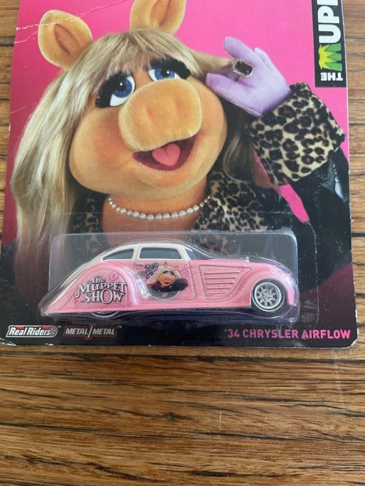 HOT WHEELS DIECAST THE MUPPETS '34 CHRYSLER AIRFLOW PILOTOS REALES COMO NUEVO CARDADO Foto 3 de 3