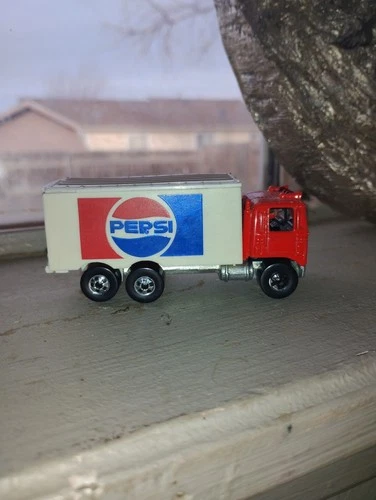 Hot Wheels 1979 Pepsi Box Truck Red, 1:64 Scale, Vintage Delivery