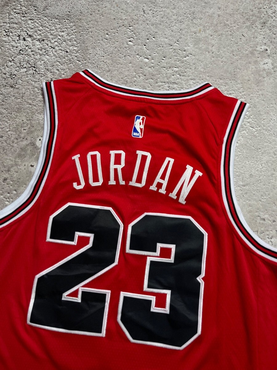 値下げ！BULLS JORDAN 23 タンクトップ サイズ40 古着 90s USA製 Champion NBA Chicago BULLS ブルズ No23