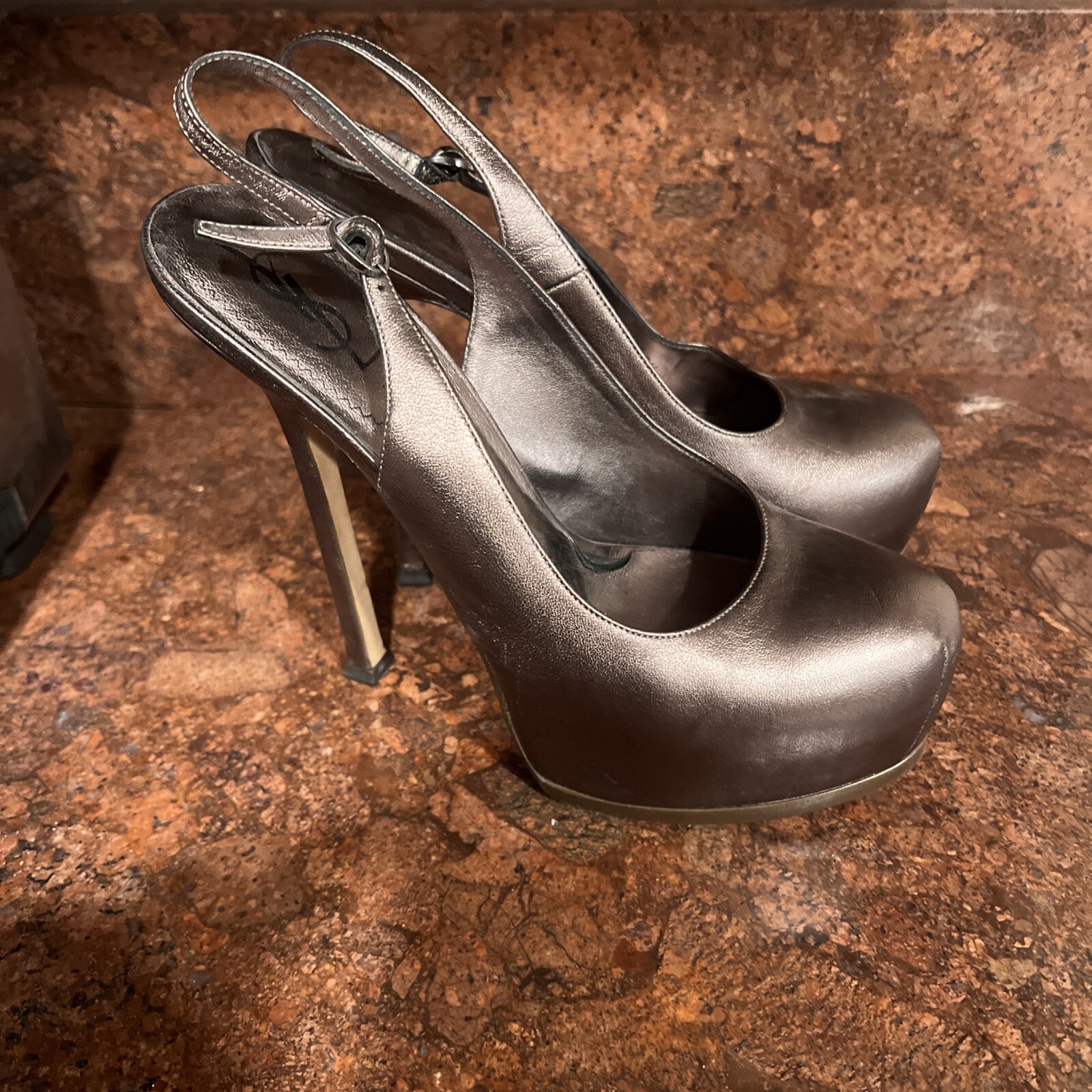 YSL Yves Saint Laurent Tribtoo décolleté in pelle tacco 38 5