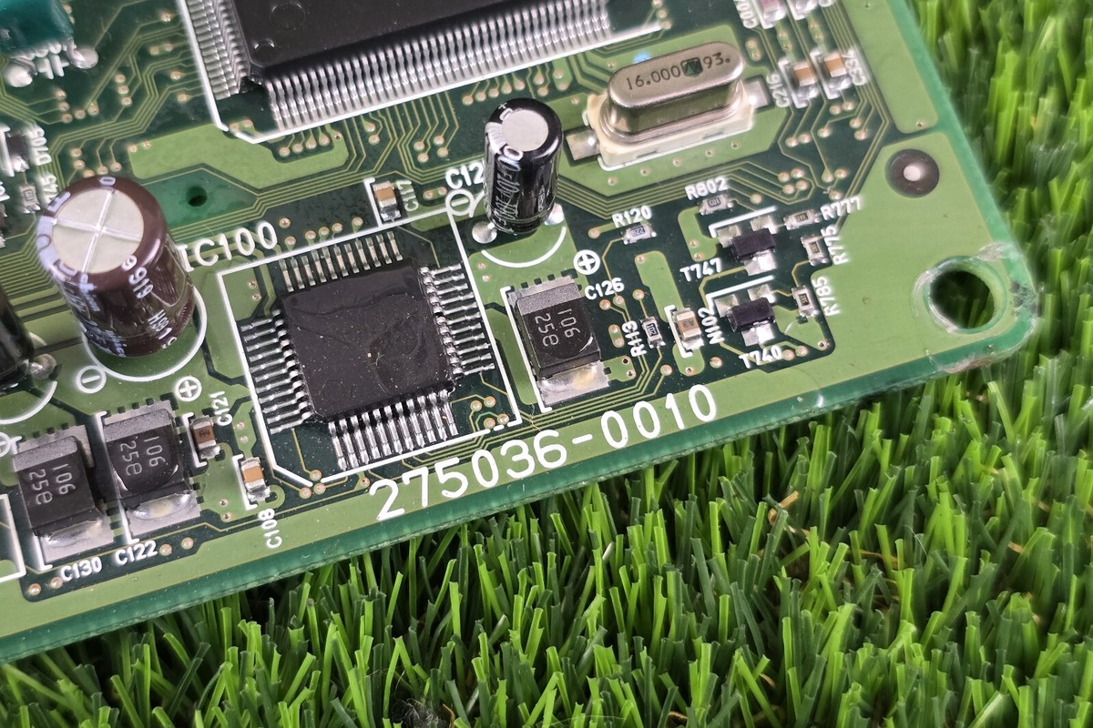 Toyota Land Cruiser KZJ90 Engine Computer 5VZ M/T 89666-60060 Ecu