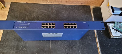 Netgear ProSafe JGS516 V2 16-Port Gigabit Switch Blue - Picture 3 of 3