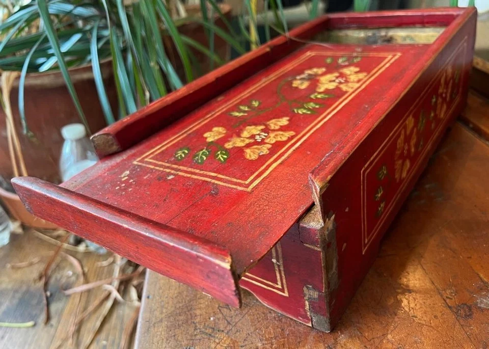 Primitive red dovetailed slide lid candle box - Image 2 of 4