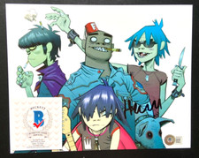 JAMIE HEWLETT SIGNED 8X10 PHOTO GORILLAZ CREATOR ARTIST ART TANK GIRL BAS E