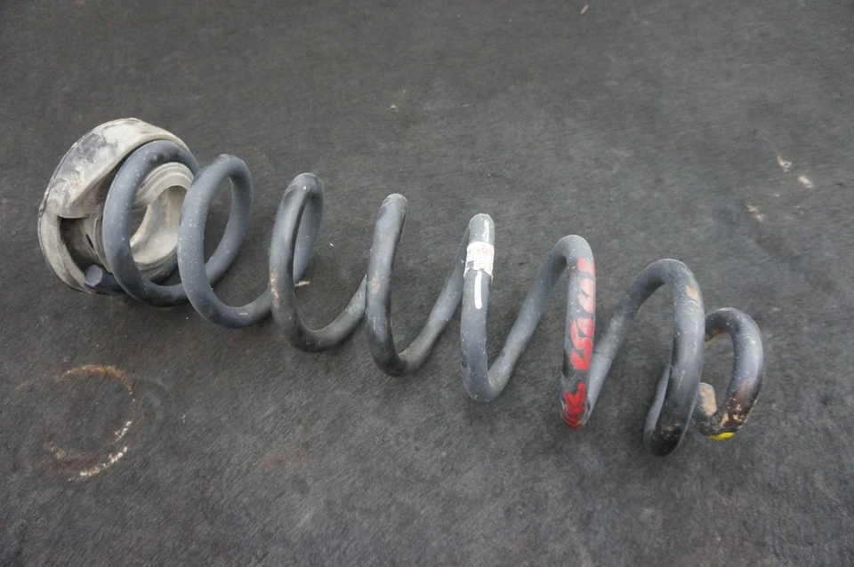 Juego de muelles helicoidales delanteros izquierdo y derecho 5C345310ADD Ford F350 Super Duty Lariat 2018 Foto 3 de 4