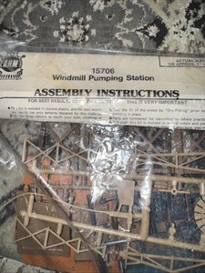 A.H.M. HO U/A "WINDMILL PUMPING STATION" PLASTIC MODEL KIT -