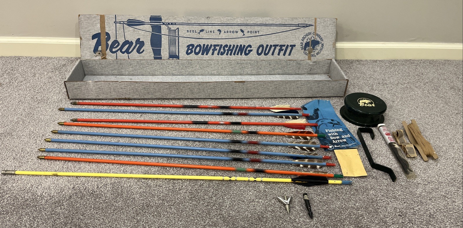 Fred Bear Bowfishing outfit BOX Reel Line Arrow Point Brochu