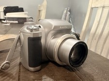 Fujifilm FinePix S3000 Bridge Digital Camera 3.2MP 6x Optical Zoom Silver