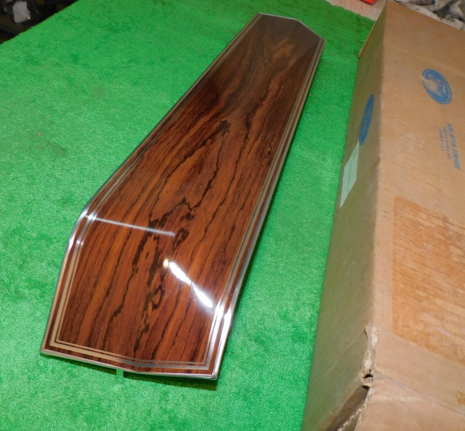 Lincoln Mark VI 1980-1983 2 puertas NOS MADERA GRANO LH reposabrazos puerta acabado panel Foto 4 de 4