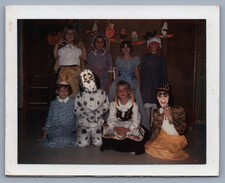 Disfraces de Halloween vintage foto niños fiesta bruja, perro dálmata