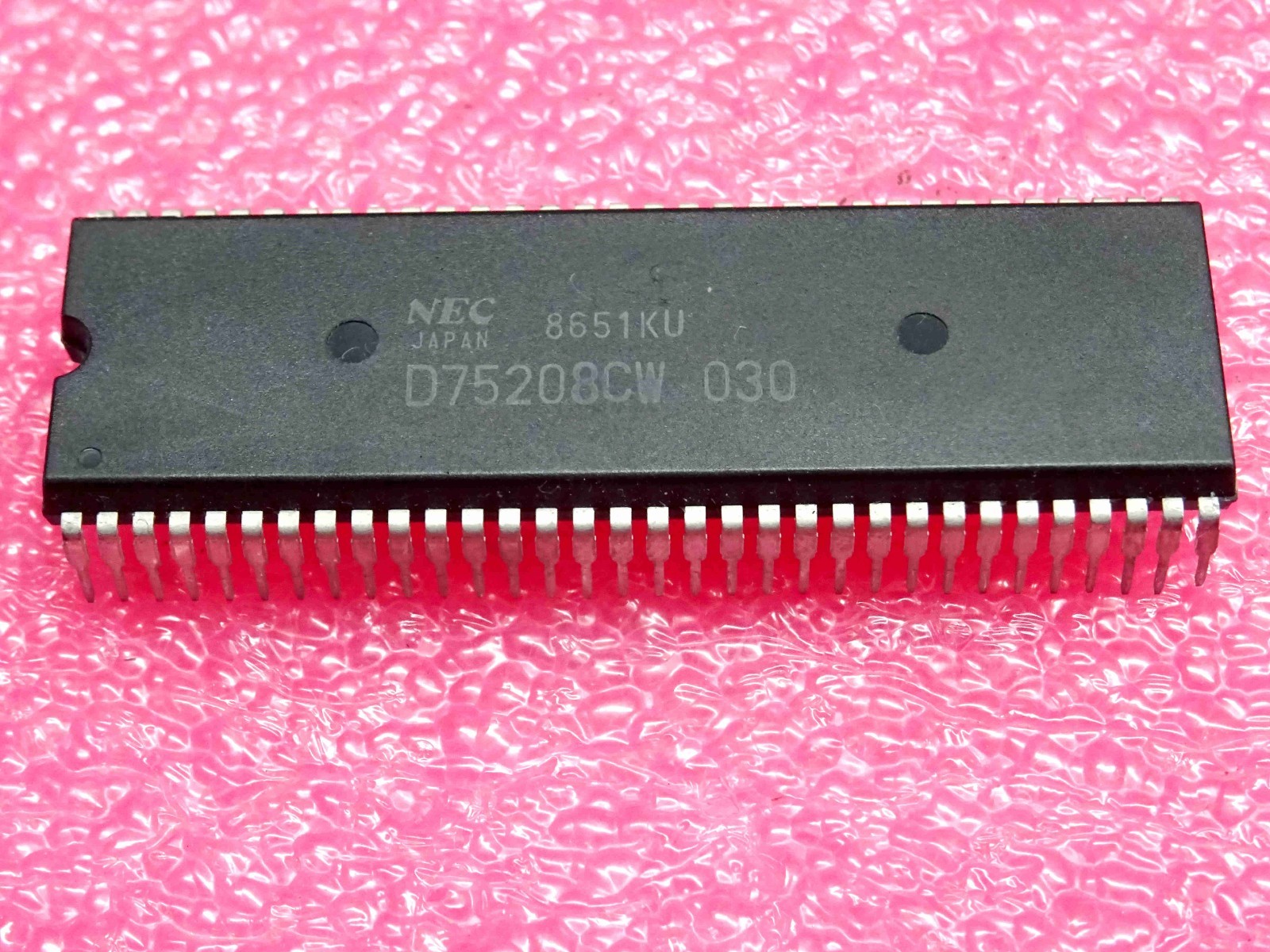 µPD75208CW-030 microordinateur 4 bits D75208CW pour circuit imprimé PLA003