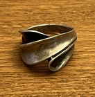 Vintage  sculptural sterling silver Ring.  Size 5. Unique!
