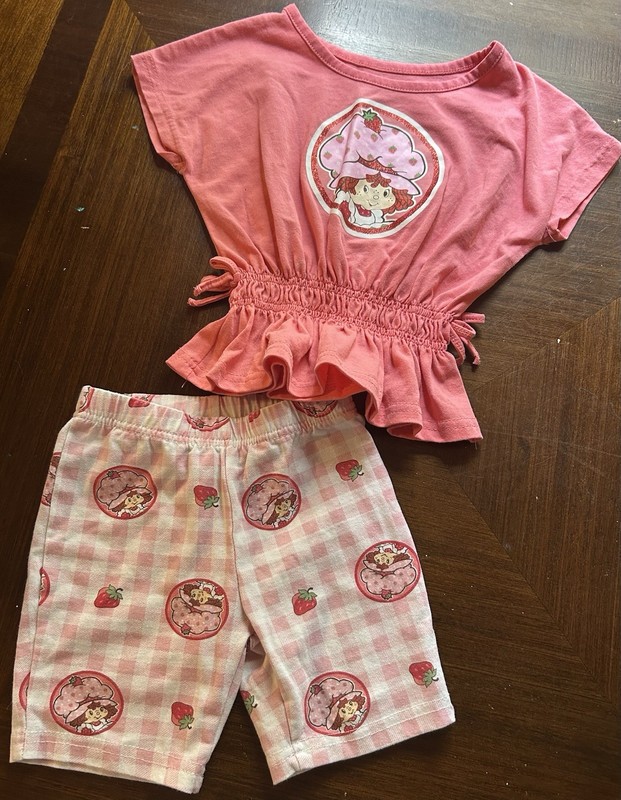 Strawberry Shortcake Kids 2 Piece Outfit Size 2T Shirt Shorts Set