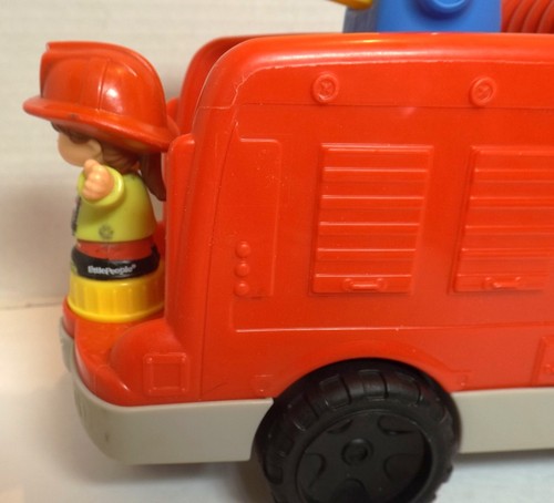Camión de Bomberos Fisher Price con Sonidos y Hablando Plus One Fire Man Driver - Imagen 6 de 6