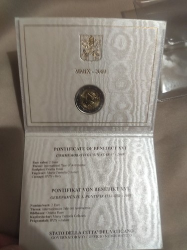 2 EURO FOLDER VATICANO 2009 ANNO INTERNAZIONALE ASTRONOMIA - Foto 2 di 3