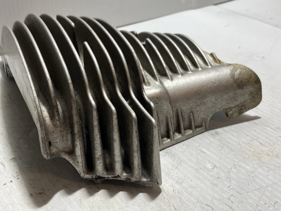 Yamaha Royal Star Deluxe 1300 1998 cubierta de culata lateral, parte trasera izquierda (fabricante de equipos originales) Foto 4 de 4