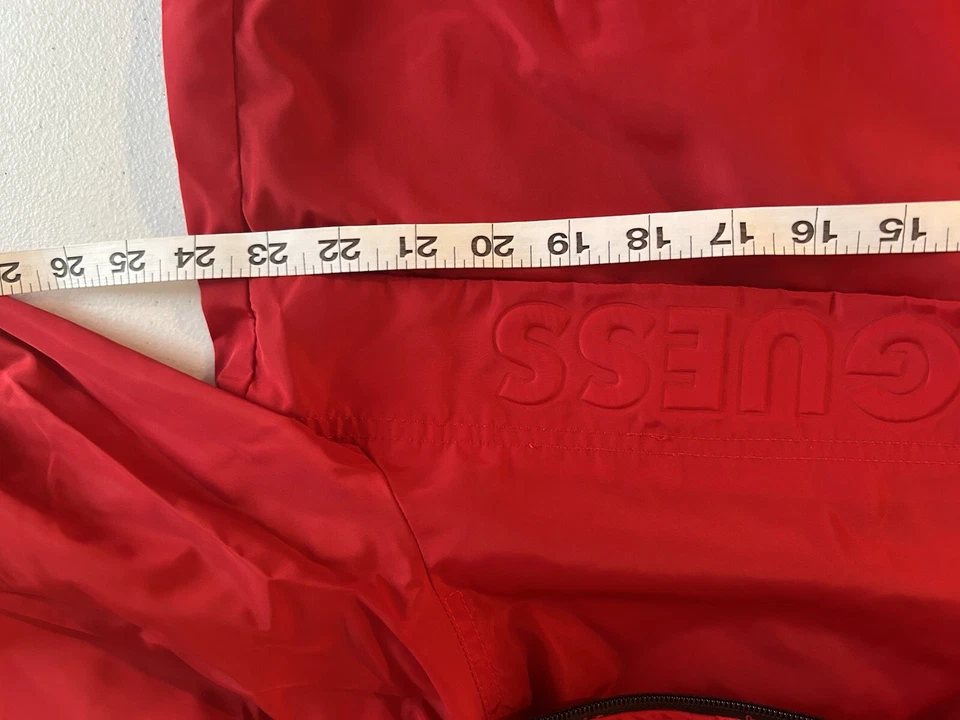 Chaqueta cortavientos Guess para hombre suéter con capucha media cremallera roja blanca talla L Foto 4 de 4