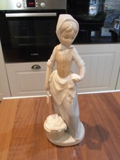 Llado Nao Figurine No 186 Washing Day