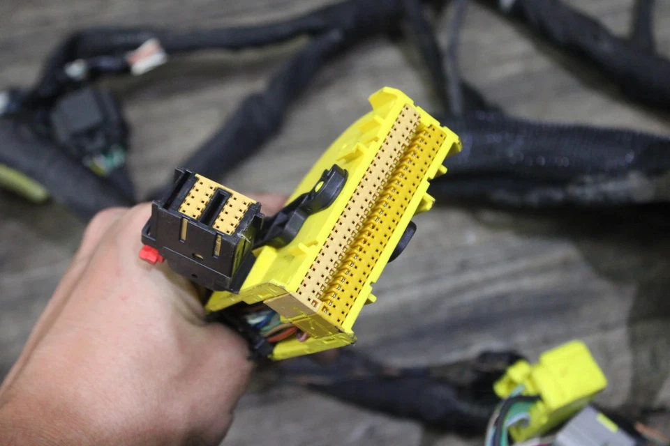 Dodge Charger SRT 392 R/T Scat Pack 2016 carrocería 6,4 L cableado arnés caja de fusibles Foto 3 de 4