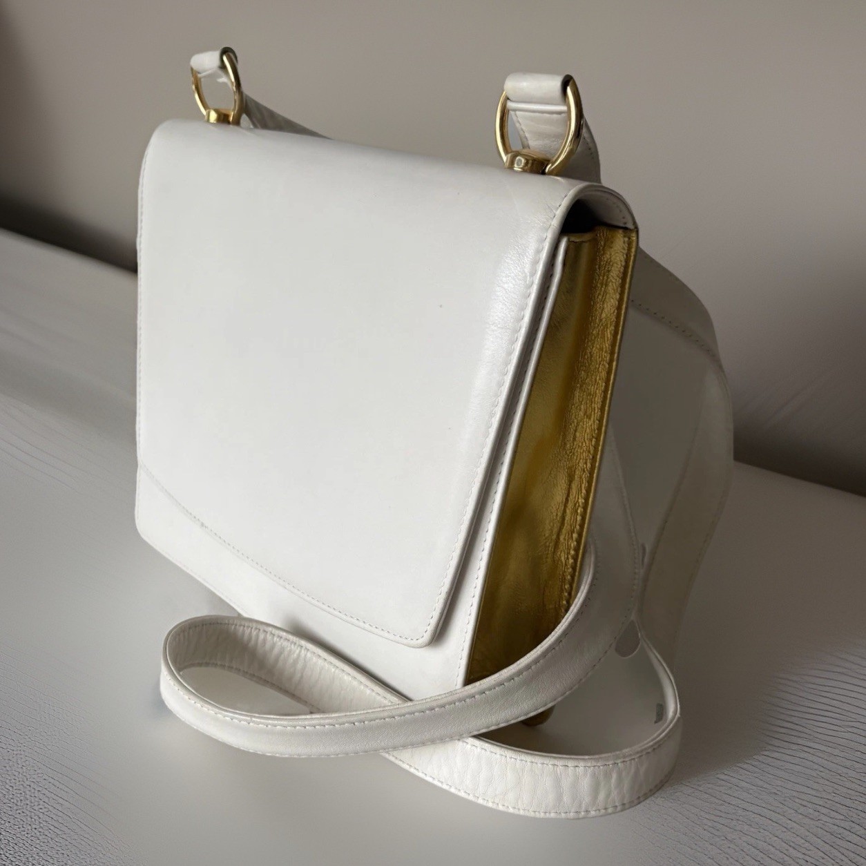 Authentic Bally Shoulder bag White Gold Leather From Japan 0951