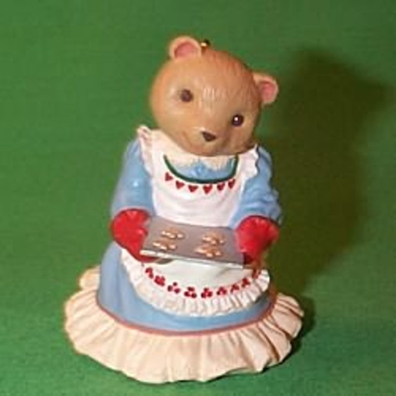'Momma Bearinger' 'The Bearingers of Victoria Circle' Series NEW Hallmark 1993