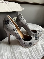 Badgley Mischka SANOMA Embellished Lace Pumps - Gray Size 9 NWT 