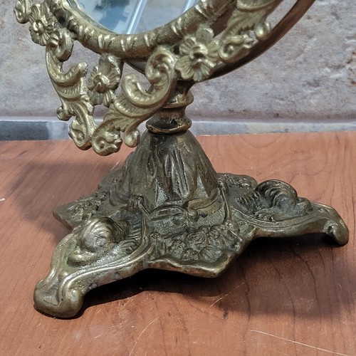 Espejo de tocador de pie Hollywood Regency ornamentado de latón vintage - Imagen 13 de 15