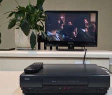 RCA VR337 VHS Video Cassette Recorder VCR Player Tested. Remote included!