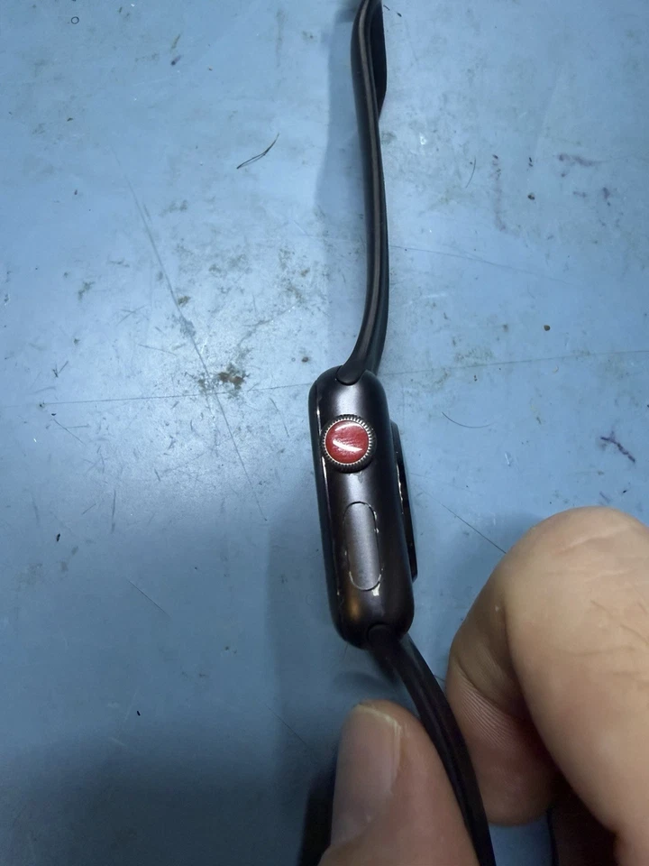 Apple Watch Series 3 GPS/LTE 38mm Aluminum Case Silver Sport Wristband - Image 4 of 4