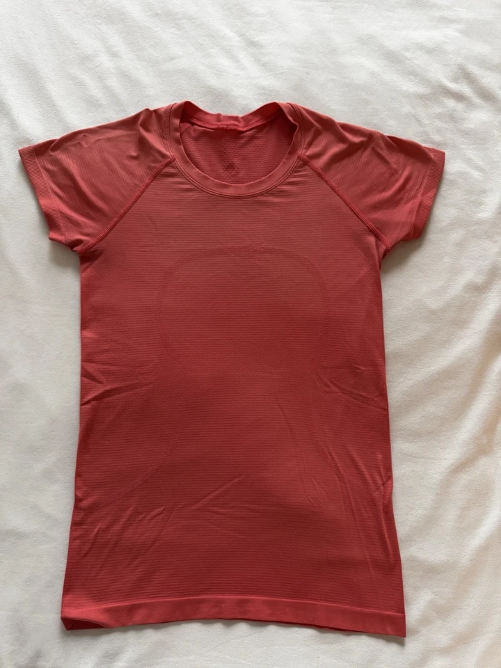 Camisa deportiva de manga corta para mujer Lululemon talla 8 Foto 2 de 4