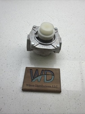 1 3/4  HONEYWELL V5055A 1020 POWER GAS VALVE 1-3/4  NPT  BRAND NEW NOS