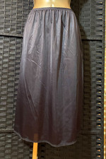 VASSARETTE Black HALF SLIP Size MEDIUM 40 Nylon Slit LACE HEM OfficeSiren Goth