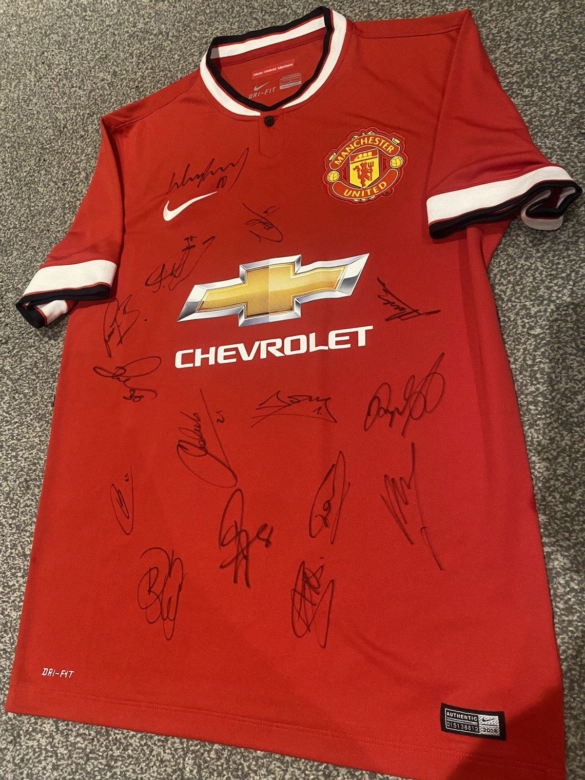 MANCHESTER UNITED 2014/2015 SQUAD SIGNED SHIRT ROONEY GIGGS DE GEA MATA