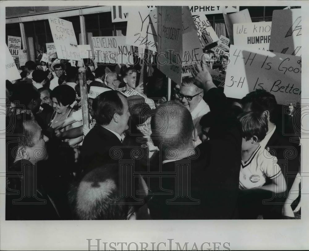 1968 Press Photo Vice President Hubert H Humphrey- Presidential campaign in Clev