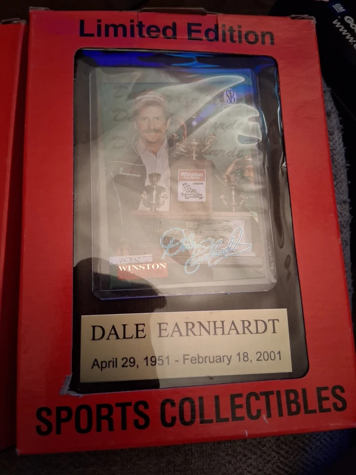 Коллекционная спортивная табличка ограниченного выпуска с Дейлом Эрнхардтом - Изображение 3 из 4
