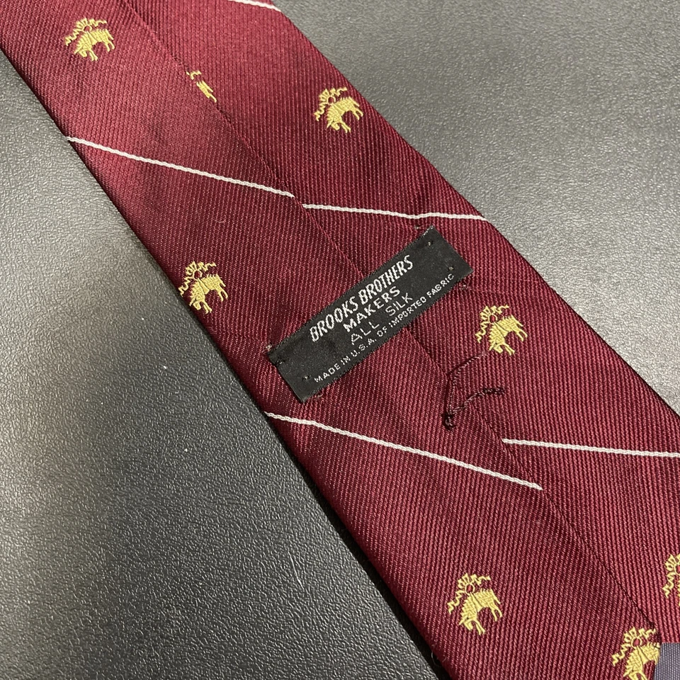 Gravata de seda vintage Brooks Brothers masculina ouro vermelho logotipo AOP comprimento 57" - Imagem 2 de 4