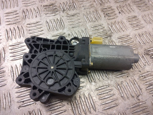 Smart Roadster 2005 front window regulator motor 12v0130821682 SKE36505 31773 - Picture 1 of 3