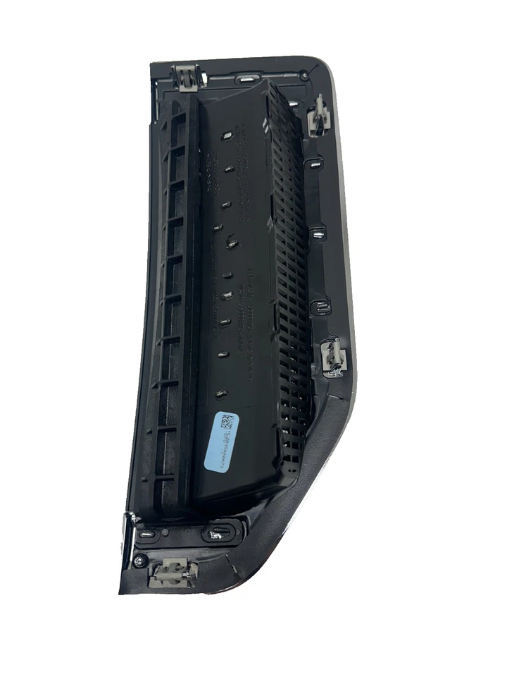 Ford F350 Super Duty Platinum 2017-2022 fabricante de equipos originales emblema lado del conductor LH Foto 3 de 4