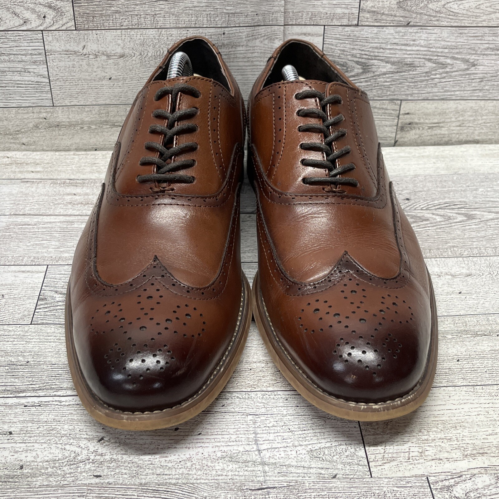 SAOLA Stacy Adams Dunbar Cognac Wingtip Oxford 25064 221 Uomo Taglia 8M