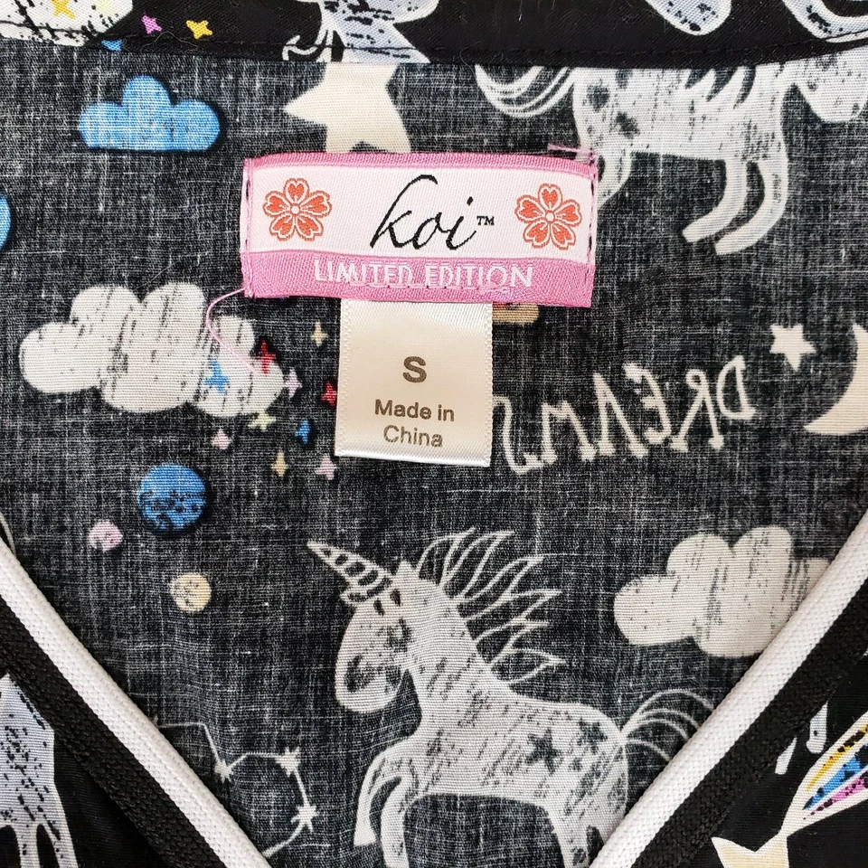 Koi ограниченный выпуск женский скраб-топ с единорогом размер S медицинские радуги - Изображение 3 из 4