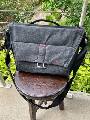 Peak Design Everyday Messenger Bag Charcoal Gray