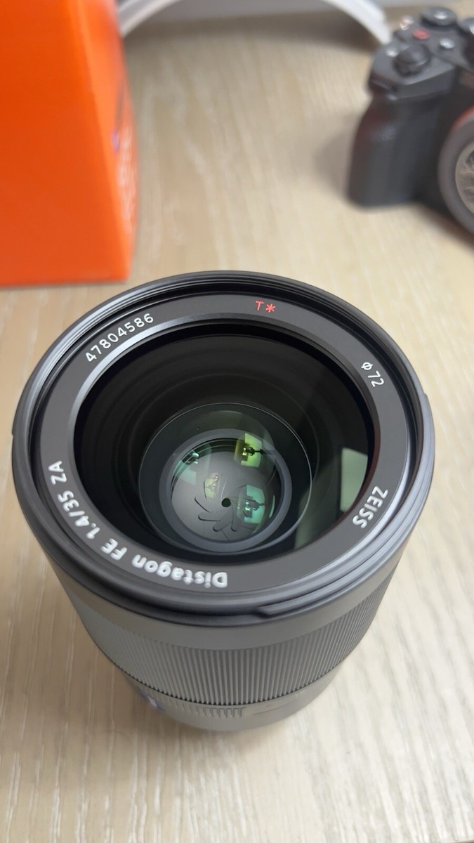 Sony Zeiss Distagon Fe 35mm F1.4 Za Lens with Hood, Filter, and
