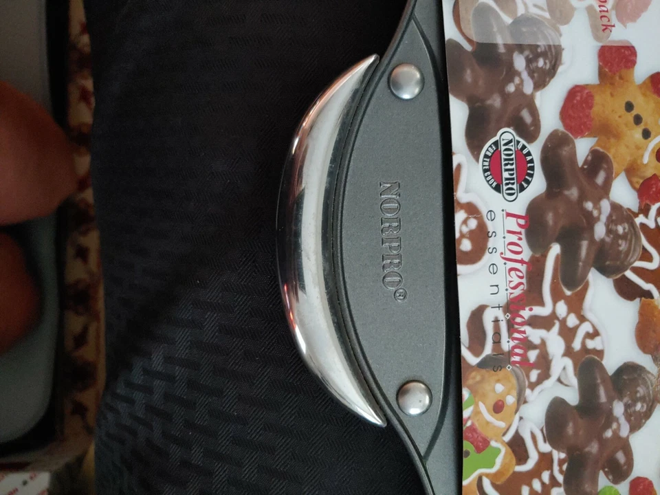 Nueva hoja de galletas Gingerbread Man profesional antiadherente Norpro 12 galletas Foto 4 de 4