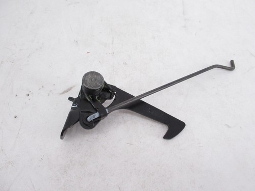 Genuine OEM Toyota 53550-0C030 Hood Safety Catch 2005-2007 Sequoia - 第 2/4 張圖片