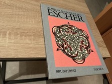 Le miroir magique de Escher-Bruno Ernst-Suréalisme.