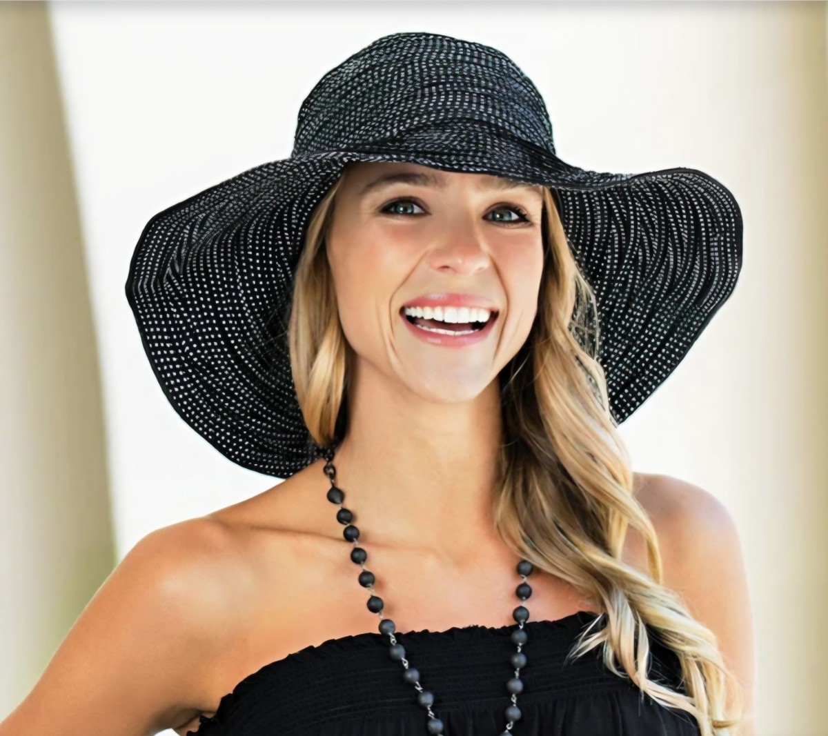 WALLAROO HAT COMPANY Scrunchie Sun Brim Hat Black W/ White  display picture 1