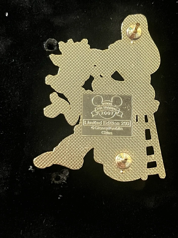 Prendedor raro 2007 Disney Shopping Jessica & Roger April Fools LE 250 Foto 3 de 4