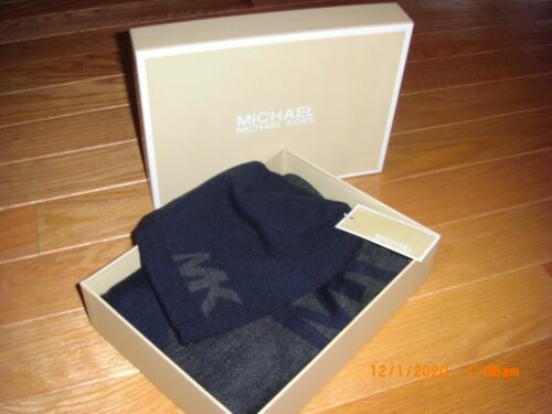 Michael Kors Reversible Metallic Logo Jacquard Beanie Hat  display picture 2