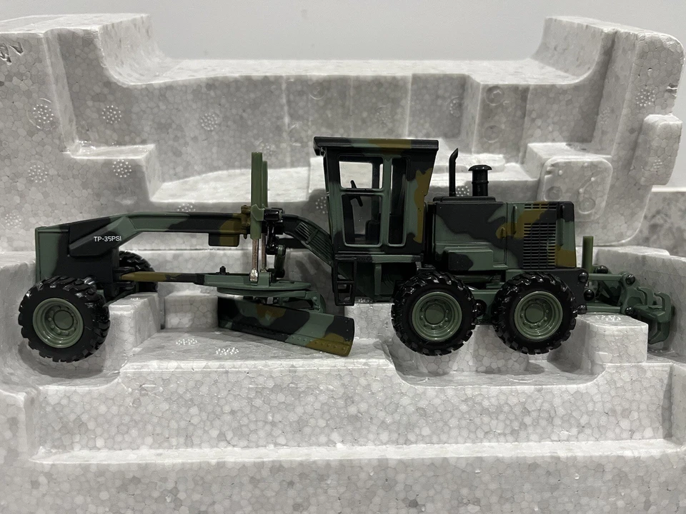 Norscot - Caterpillar CAT Military 140H Motor Grader - 55111 - 1:50 - Mint/New - Image 2 of 4